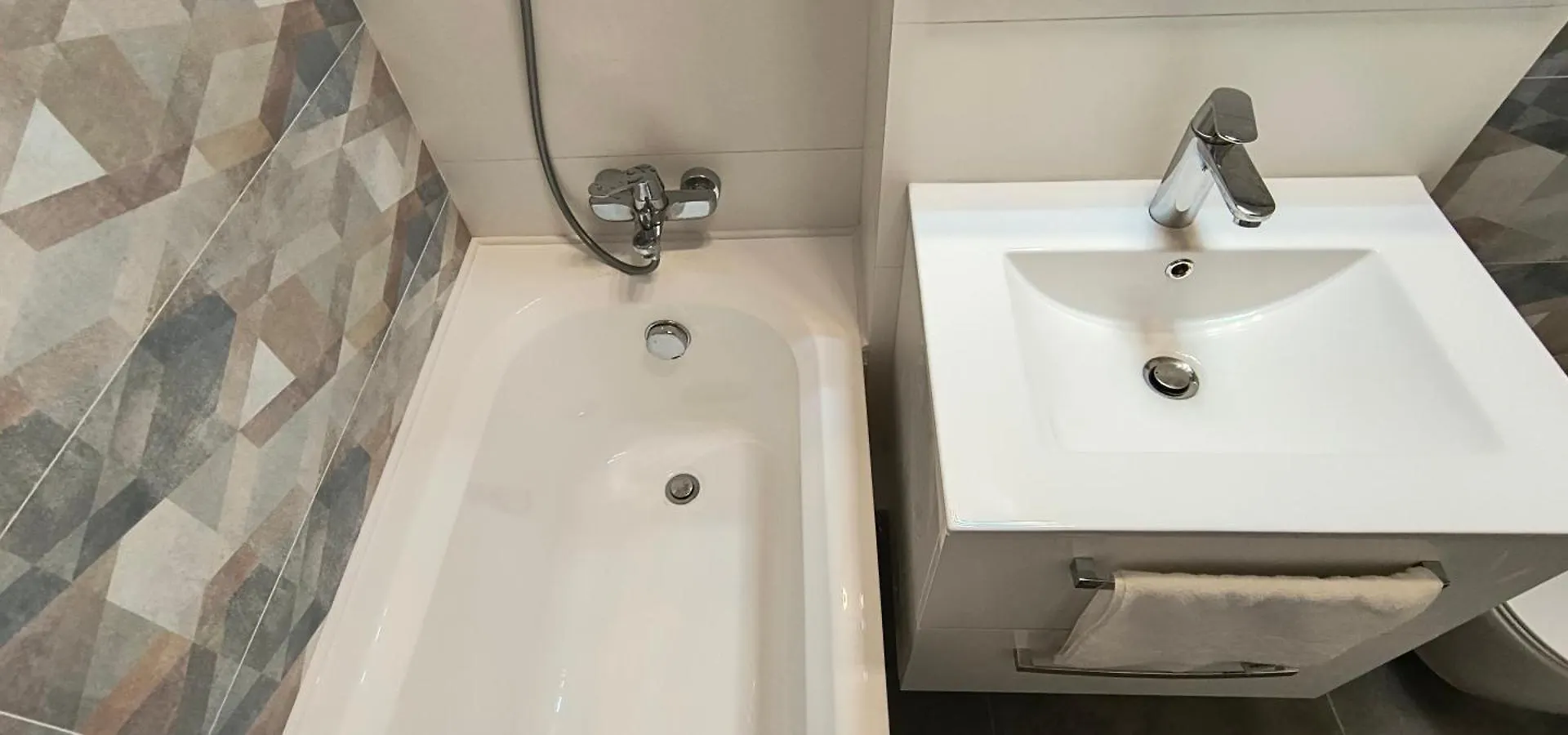 Luxury Intercontinental 4 Bedrooms Old City Brand New Apartment Bucharest