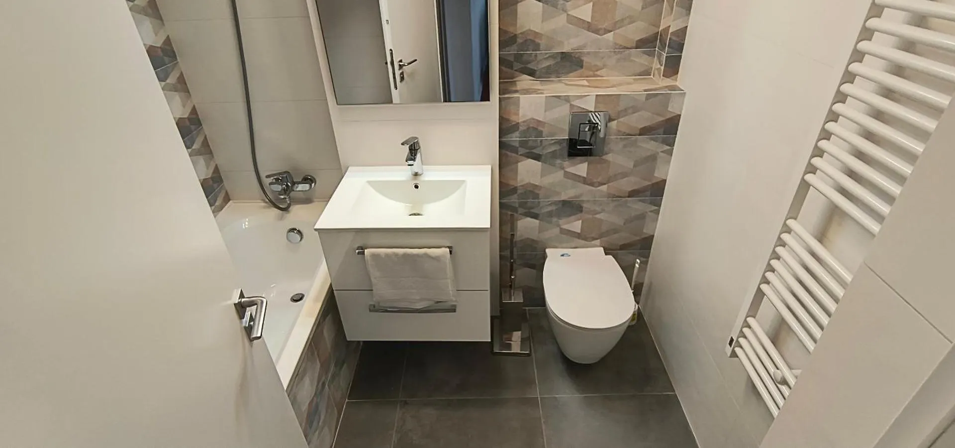 Luxury Intercontinental 4 Bedrooms Old City Brand New Apartment Bucharest Romania