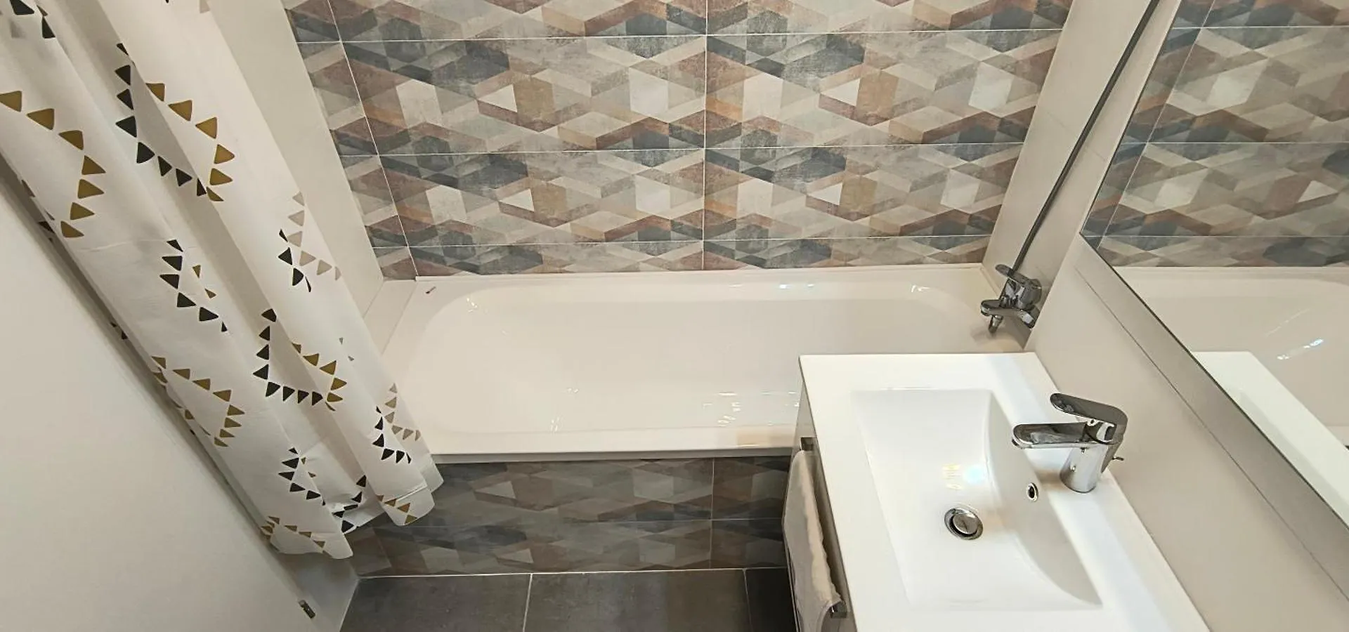 Luxury Intercontinental 4 Bedrooms Old City Brand New Apartment Bucharest