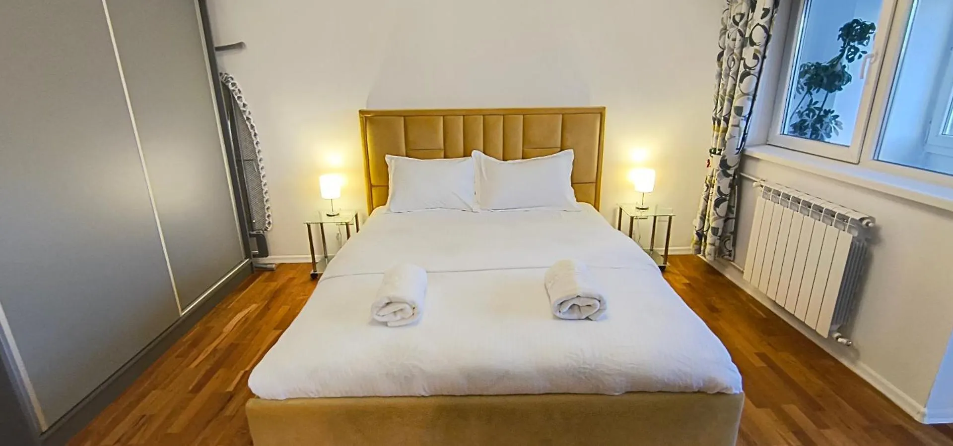 Luxury Intercontinental 4 Bedrooms Old City Brand New Apartment Bucarest